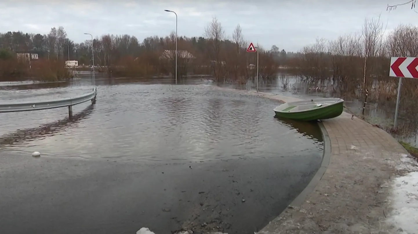 В Ропажском крае затопило дороги