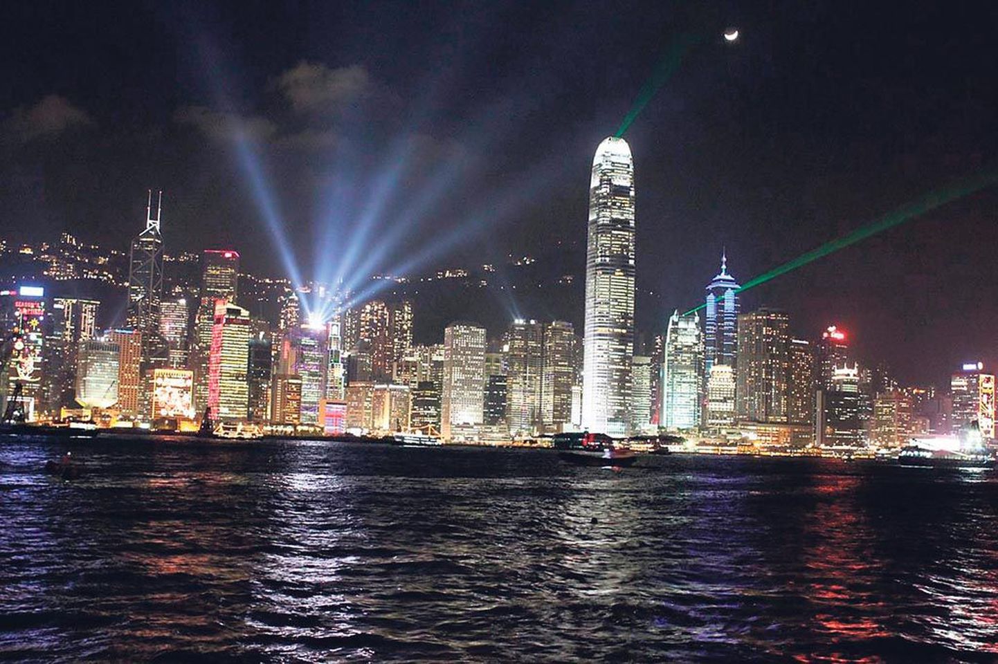 Vaade Hongkongi saarele Tsim Sha Tsui linnaosast.