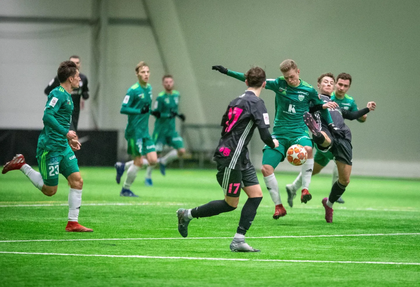 Levadia ja Kalju meeskond mänguhoos.