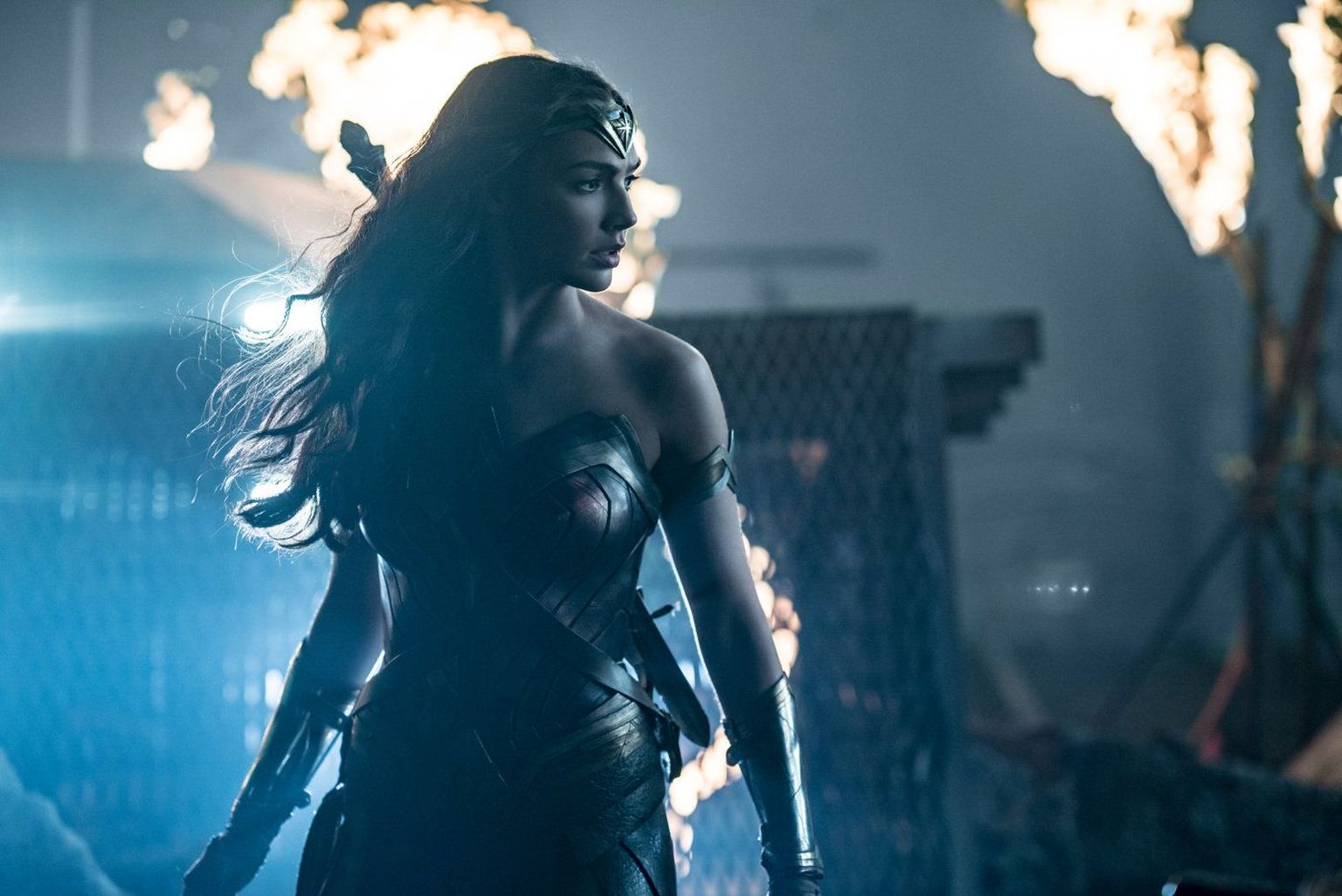 Wonder Womani uusi kostüüm on seksikas ja turvaline.