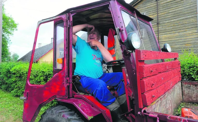 Traktoriroolis Arno Õunapuu, kelle lapsed elavad Soomes, on tehase rajamise vastu, sest reostus keeraks kihva nii Emajõe kui Peipsi järve.