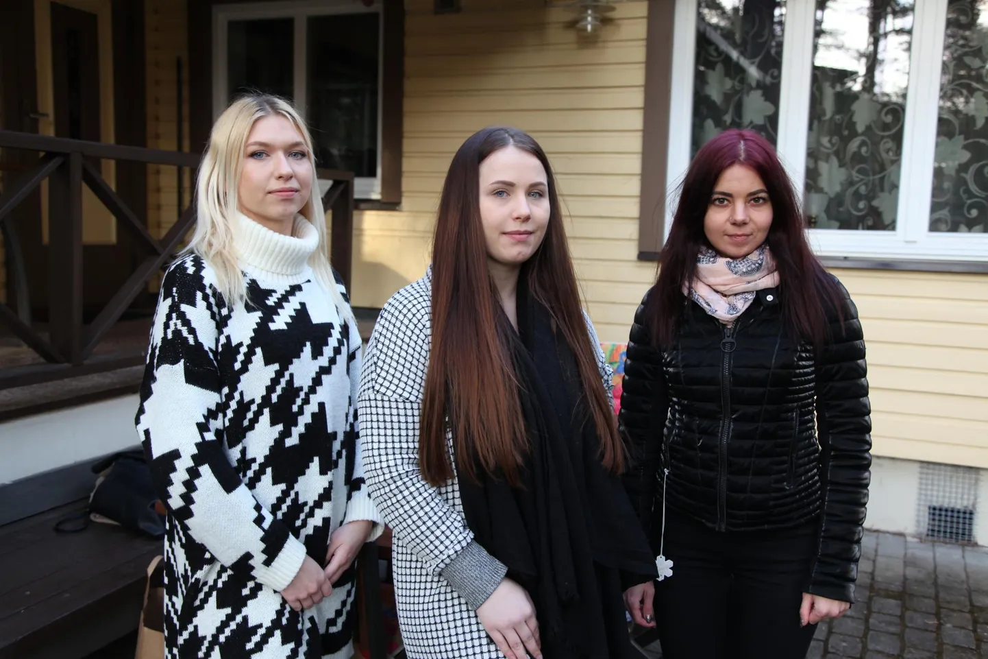 Villaka tiim koosseisus (vasakult) Karmen Ibus, Karin Ibus, Helena Karu arendab Negavati roheideede konkursil lambavillast pesukäsna, et vähendada villamaterjali raisku minekut.