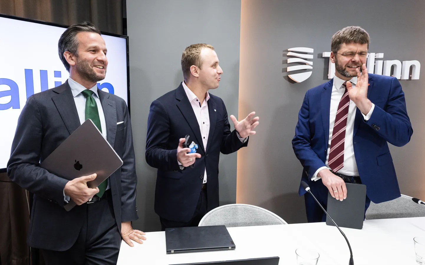 Tallinna võimuliidu sisepinged, mille keskmes on lasteaia kohatasude küsimus, on kestnud juba mitu nädalat. Pildil Pärtel-Peeter Pere, Karl Sander Kase ja Jevgeni Ossinovski.