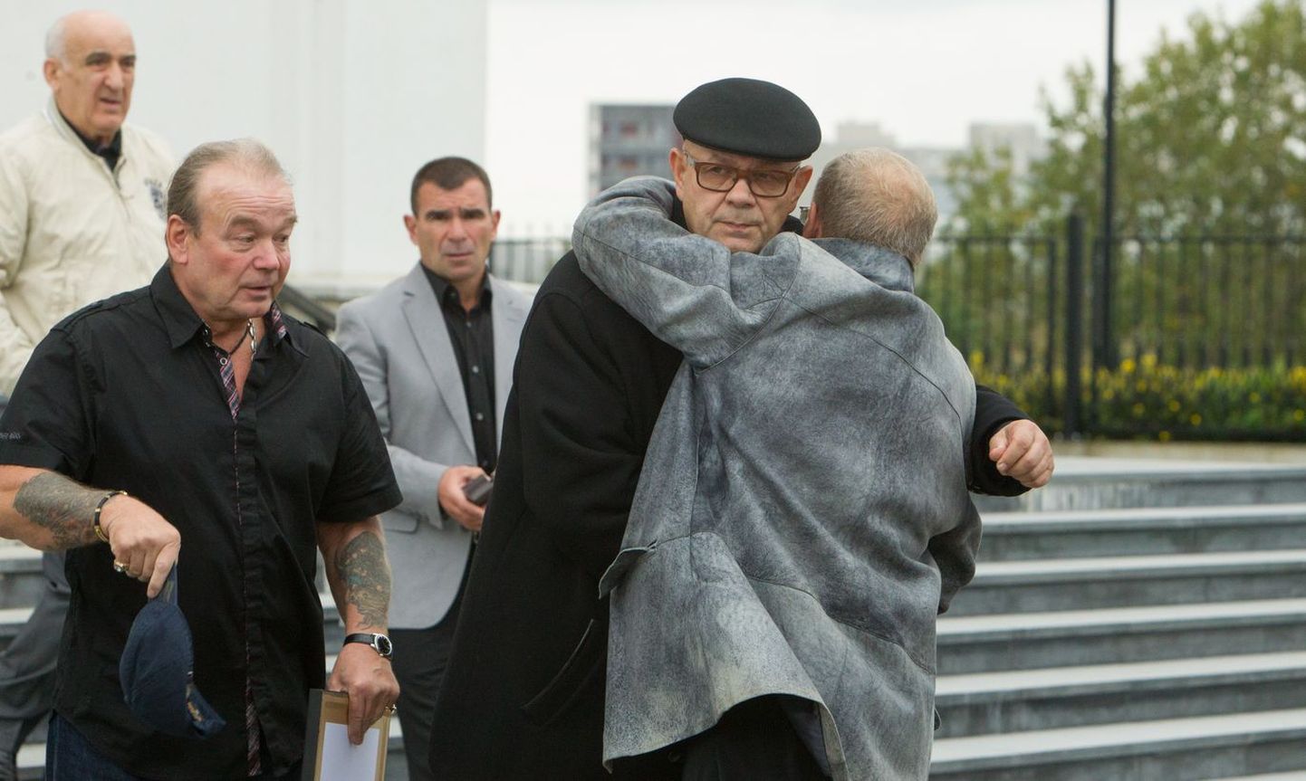 Похороны Николая Таранкова в сентябре 2016 года. Олег Львов в кепке.