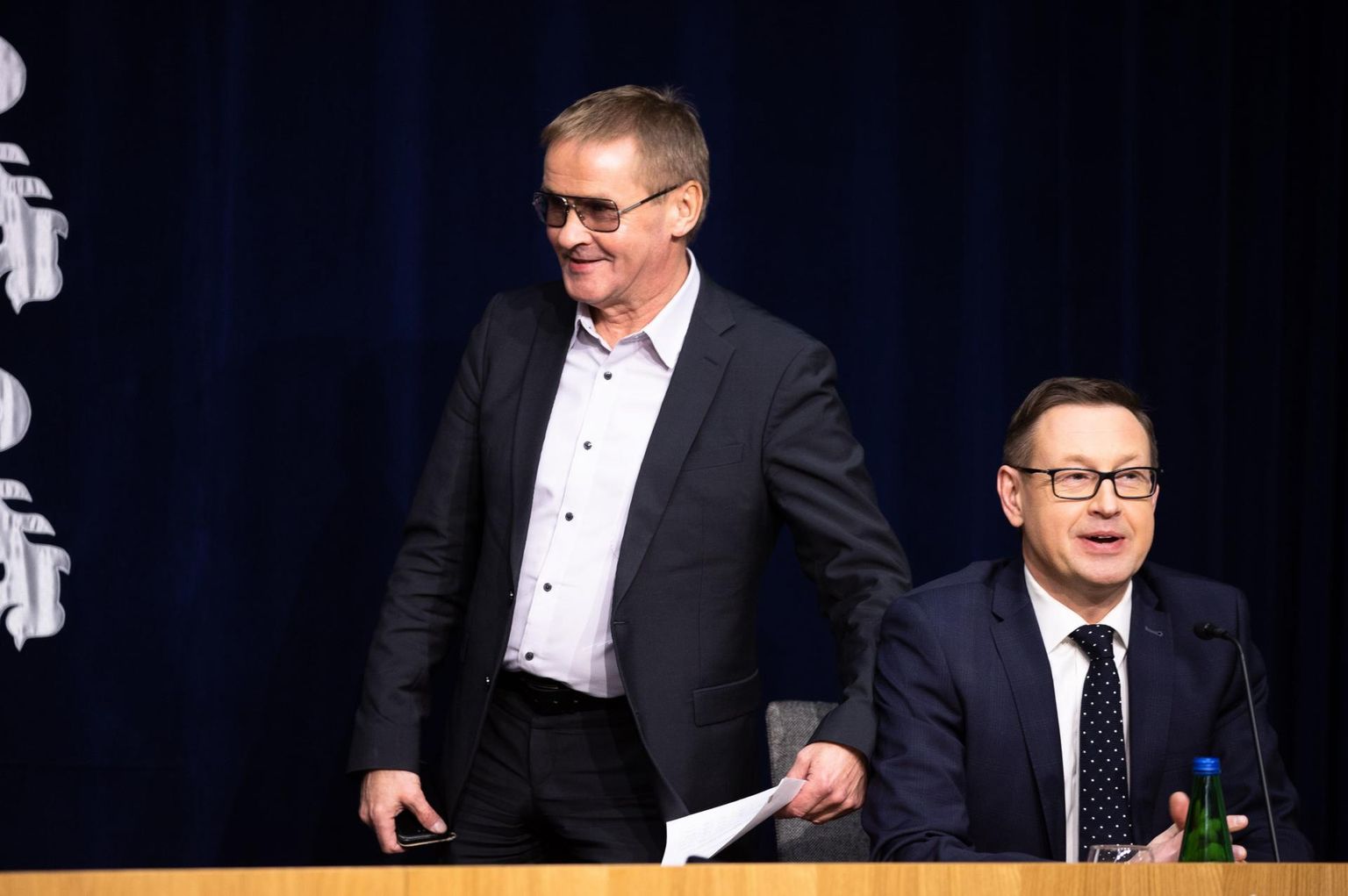 Minister Jaak Aabi eilne sõnum pressikonverentsil, et tema allkirjastatud isikukaitse vahendite leping ei tähenda üksinda veel midagi ja uskuda saab asja siis, kui kaup on Eestis maandunud ja laiali jagatud, on kindlasti väga palju asjakohasem «rahustamistest» ühishangete ja muude taoliste juttudega.