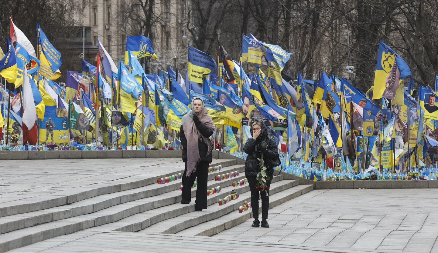 See 3. märtsil Kiievis Maidanil tehtud foto kujutab 28. oktoobril Ida-Ukrainas Lõmani kandis lahingus hukkunud Ukraina sõjaväelase Andri "Kasakas" Reznitšenko hüvastijätutseremooniat.