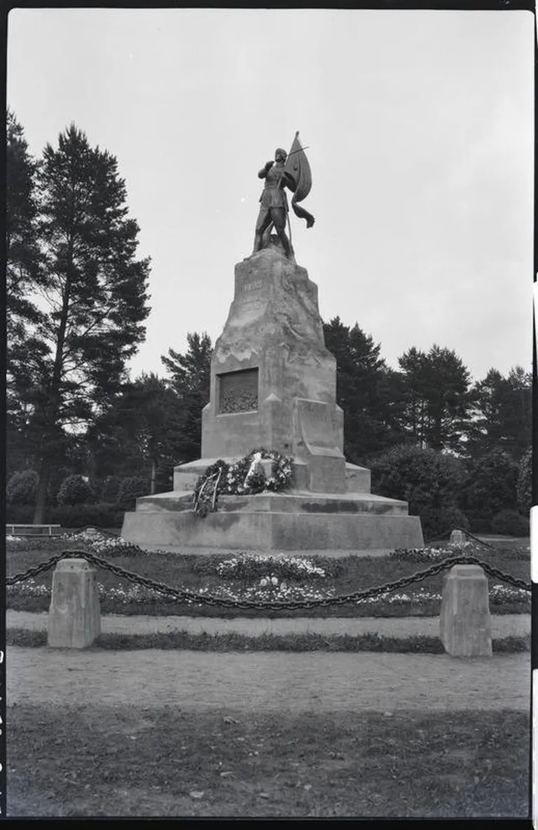 A. Adamsoni monument Narva-Jõesuus 1926. aastal.