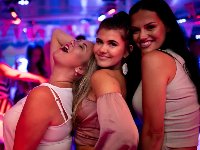Venus Club tähistas 11. sünnipäeva kruiisilaeval.