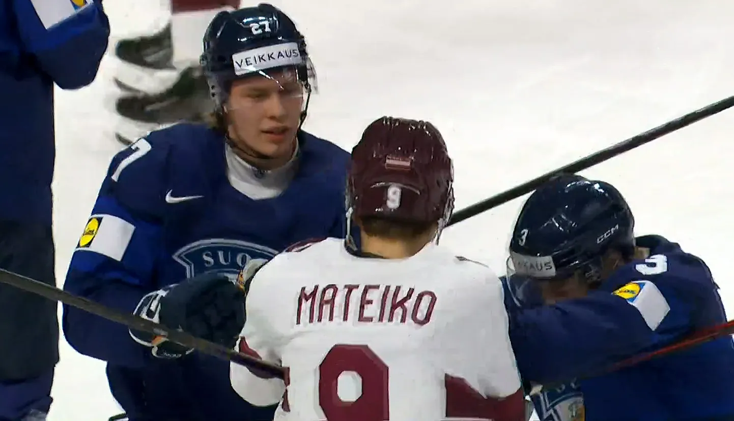 Нападающий Эрик Матейко