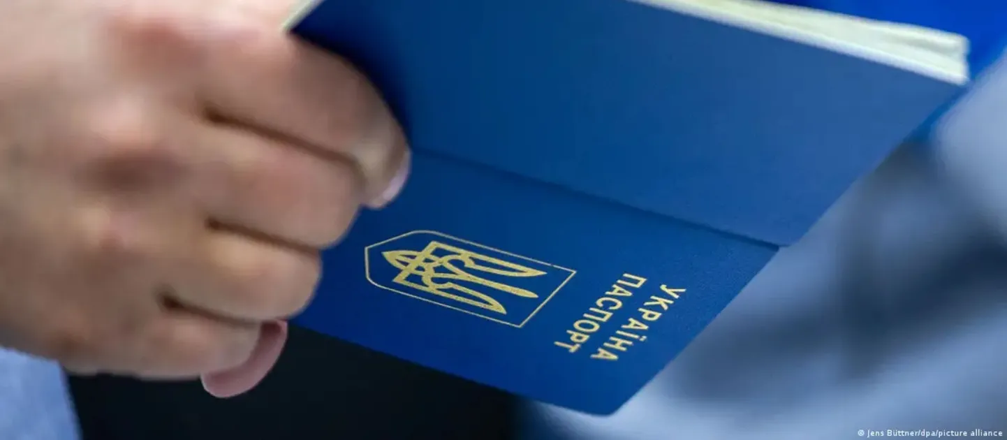 Человек с украинским паспортом