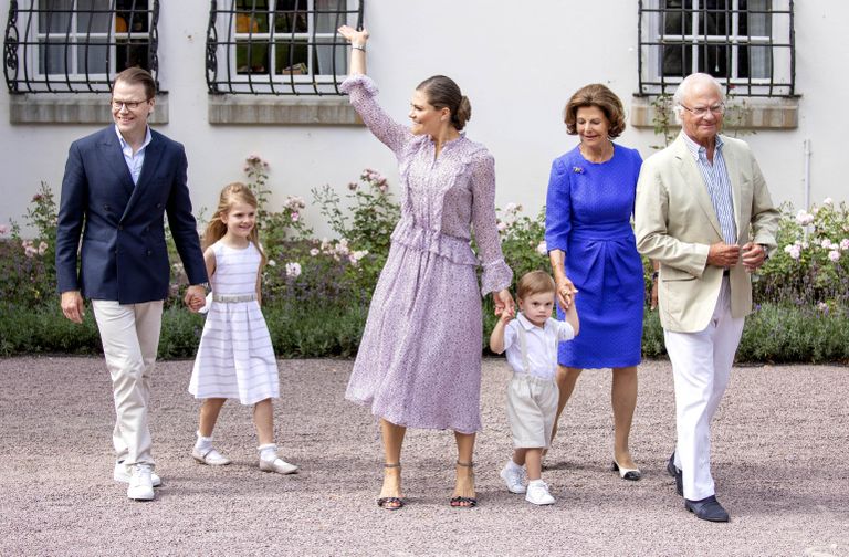 Rootsi kuningliku pere liikmed vasakult alates: prints Daniel, printsess Estelle, kroonprintsess Victoria, prints Oscar, kuninganna Silvia ja kuningas Carl XVI Gustaf