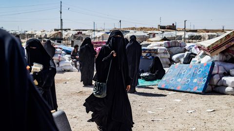 Rootsi kahtlustab Islamiriigiga seotud naist raskes sõjakuriteos
