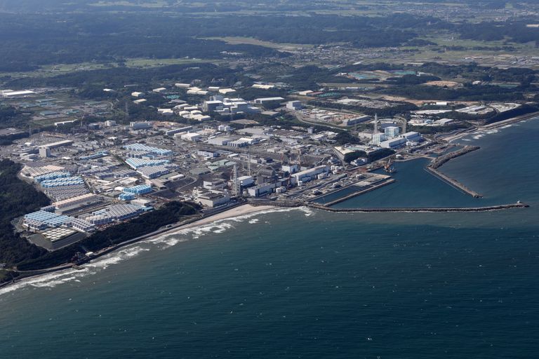 Fukushima Daiichi tuumaelektrijaam ja selle radioaktiivset vett sisaldavad mahutid.