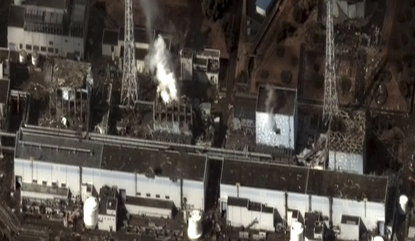 16. märtsil tehtud satelliitfotol näeb maavärina ja tsunami tekitatud kahjustusi Fukushima tuumajaamas.