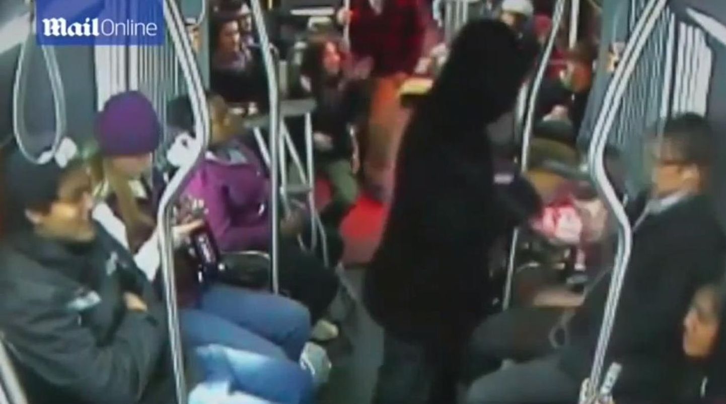 USA bussireisijad taltsutasid relvastatud röövli