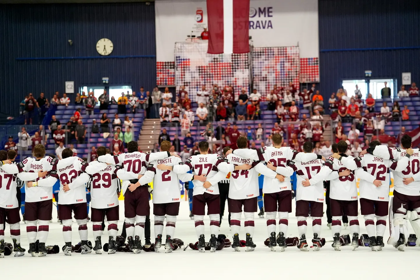 Сборная Латвии по хоккею на матче со сборной Казахстана.