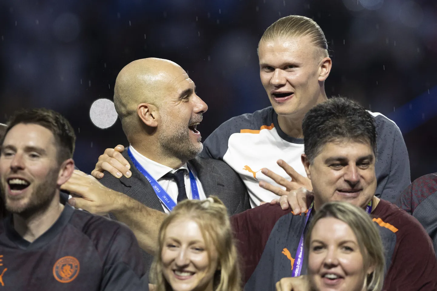 Pep Guardiola (vasakul) ja Erling Haaland.