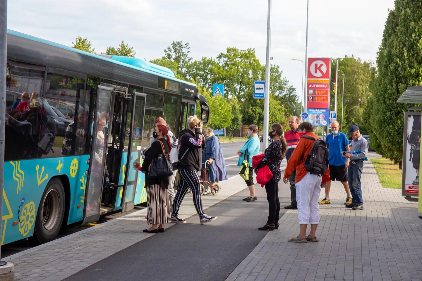 2. augusti hommik näitas, et umbes pooled bussiga sõitjatest kannavad maske.