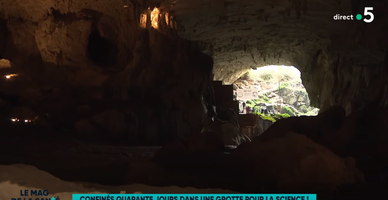 Lombrivesi koobas Prantsusmaa edelaosas, kus 15 vabatahtlikku on 40 päeva