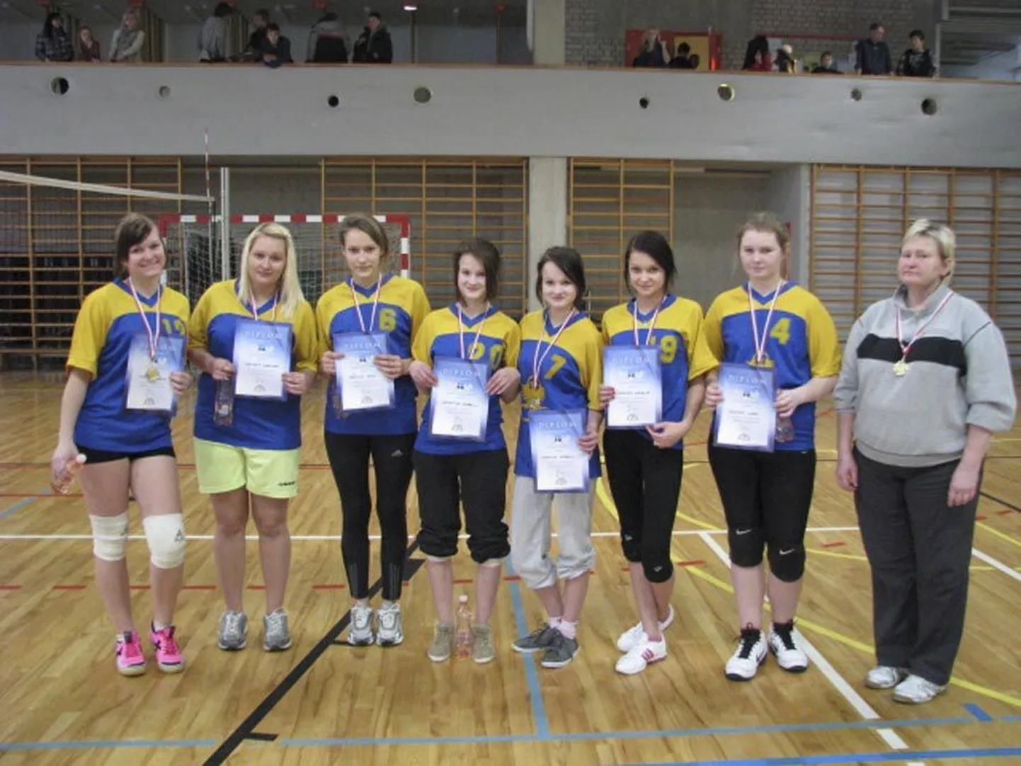 Viljandimaa võrkpalli kooliliigas tuli võitjaks Suure-Jaani naiskond.