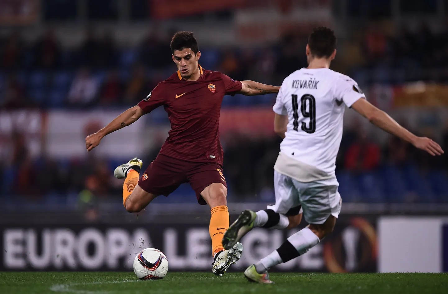 Diego Perotti (vasakul) kohtumises Viktoria Plzeni vastu.
