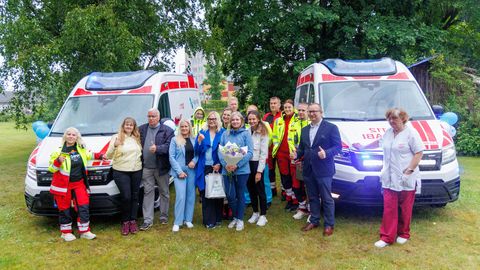 GALERII ⟩ Valga kiirabi uued autod kannavad hinnatud anestesioloogi ja kirurgi nime