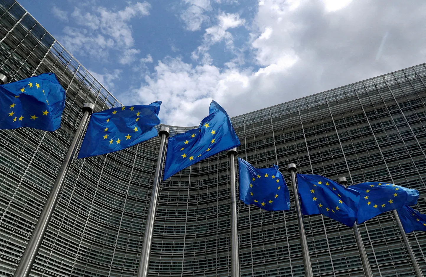 Euroopa Liidu lipud lehvimas Euroopa Komisjoni peakorteri ees Brüsselis.