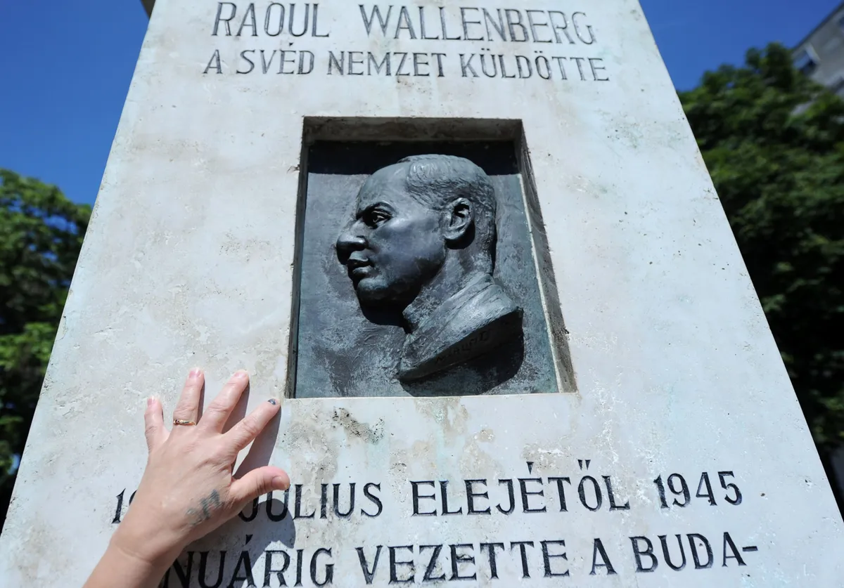 Raoul Wallenbergile püstitatud monument Ungaris.