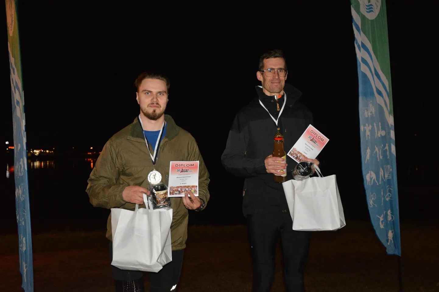 Üldarvestuses neljandana lõpetanud nimekas Võru orienteeruja Markus Puusepp (paremal) oli oma vanusegrupi võitja, teise koha sai Mathias Henri Paas.