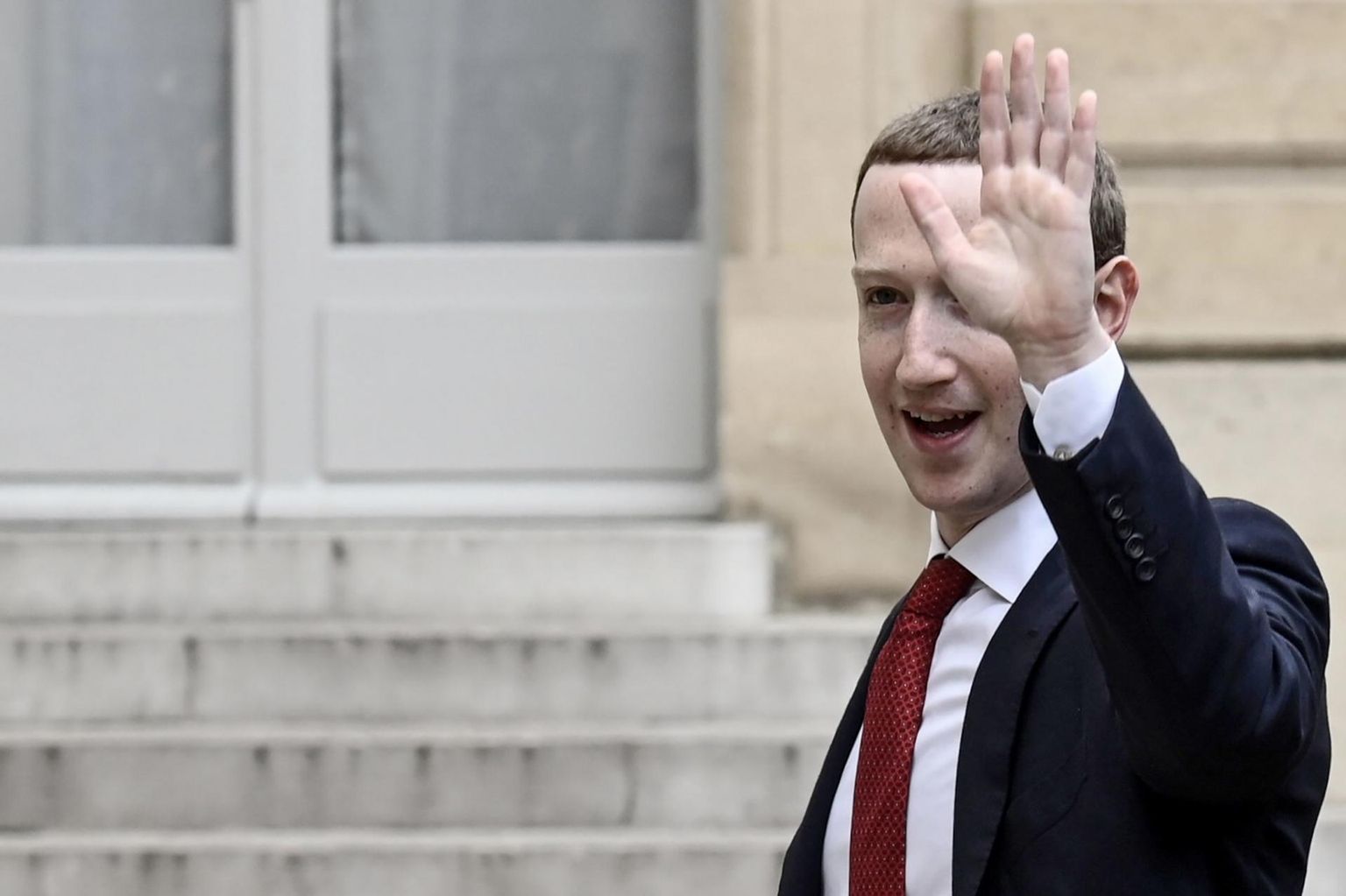 Analüütikud suhtuvad Mark Zuckerbergi Facebooki aktsiasse väga lootusrikkalt, valdav enamik soovitab väärtpaberit osta.