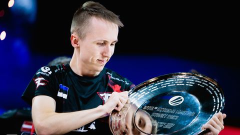 Eesti e-sporditäht Robin Kool tegi turniirivõiduga ajalugu ja pistis taskusse priske auhinnaraha