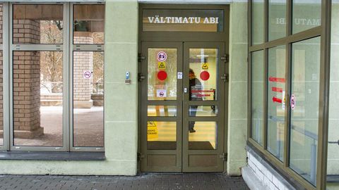 Valgas sõitis tõukerattur otsa sõiduautole