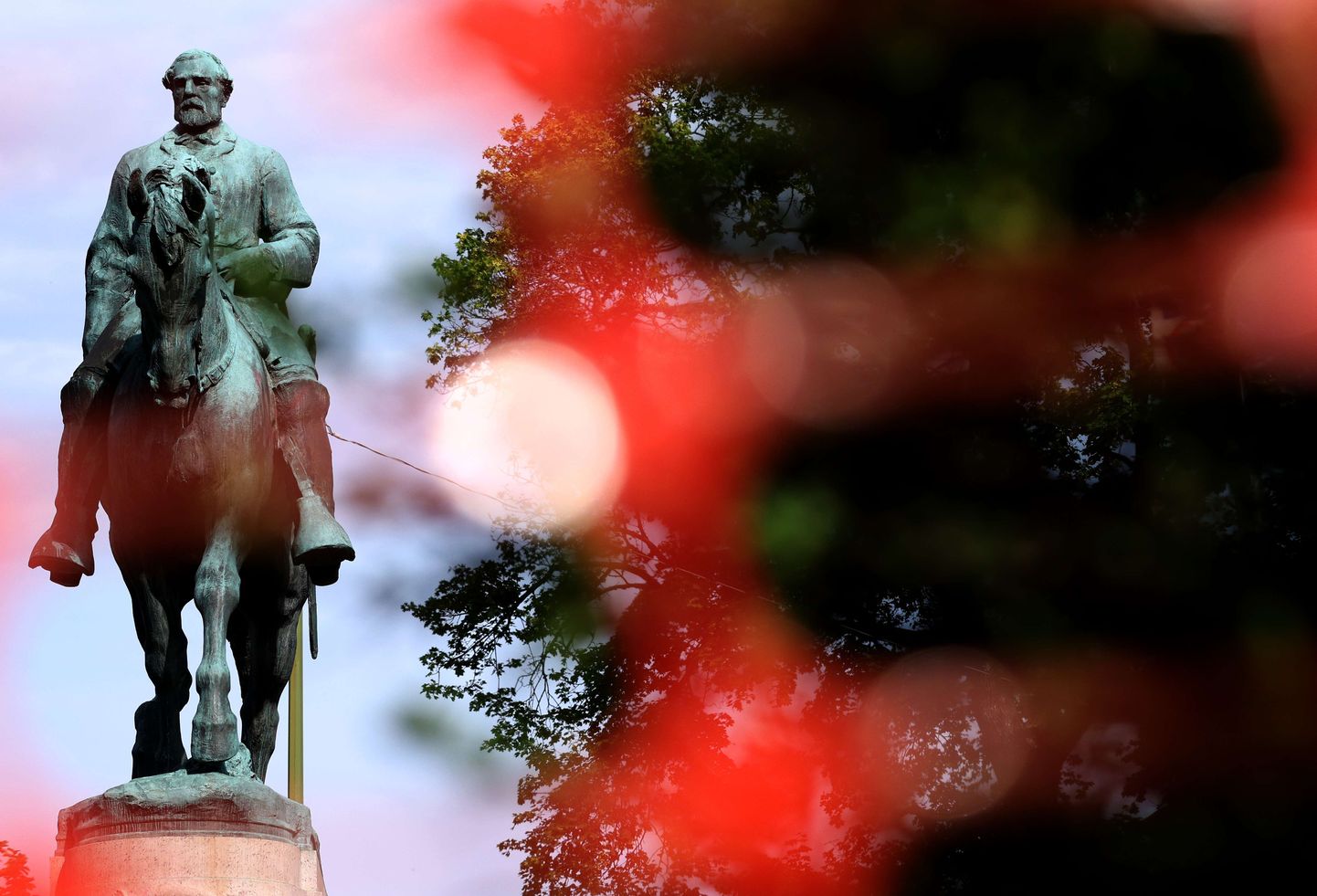 Kindral Robert E. Lee monument Charlottesville'i Market Streeti pargis.