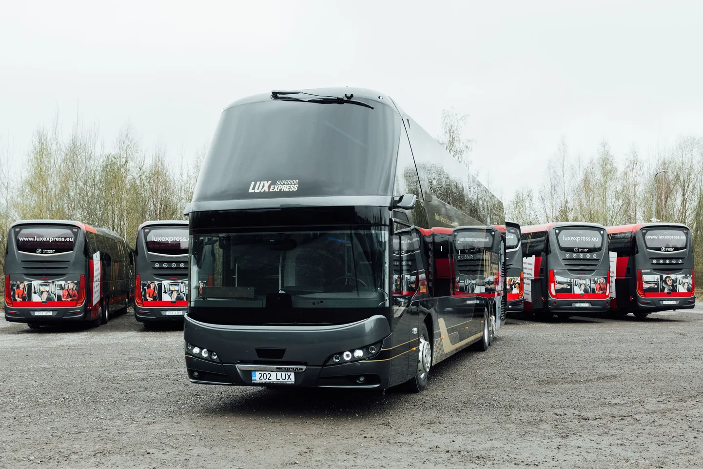 Uus kahekorruseline buss.