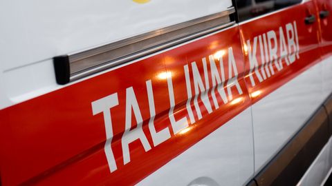 В Таллинне пешеход пострадал от выехавшего на тротуар внедорожника 