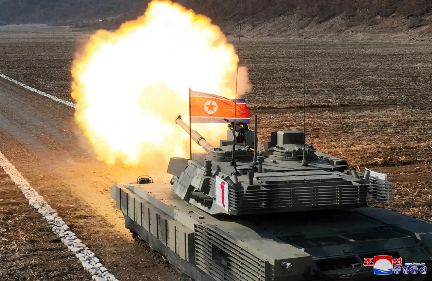 Põhja-Korea püüab ennast näidata suurema ja võimsamana, kui tegelikult on. Armee ei ole sõdinud 1950ndatest alates ega osalenud ka rahuvalveoperatsioonidel. Ilma reaalse lahingukogemuseta armee ei suuda sõdida, olgu propaganda milline tahes. Sõjaväeõppused Põhja-Koreas 13. märtsil 2024.