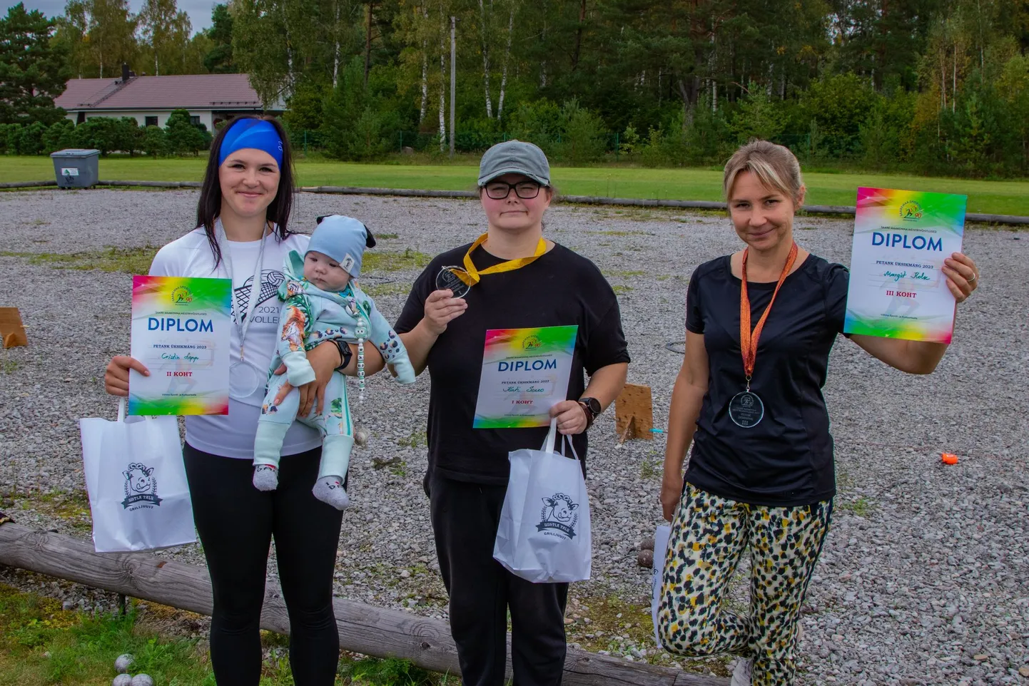 Vasakult: 2. koht Cristin Lepp, võitja Kati Sokko, 3. koht Margit Kolk