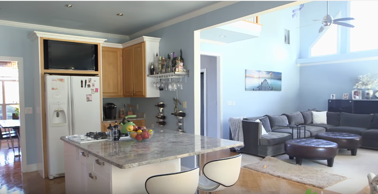Кухня до ремонта / Скриншот с видео