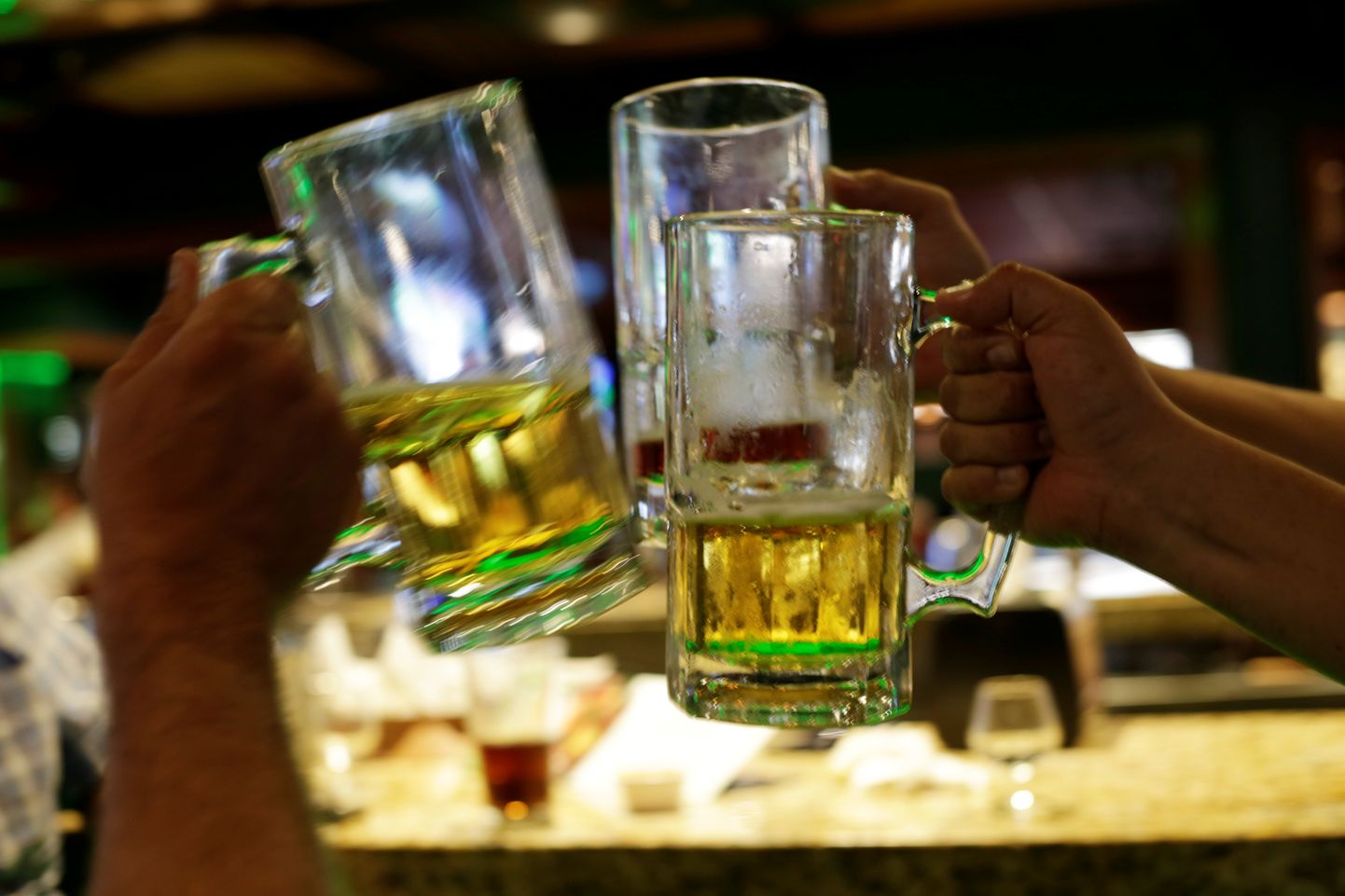 Mehhiko võimude kehtestatud piirangud seadusliku alkoholi tarbimisele on pannud inimesed tarbima ebaseaduslikku ja sageli ebapuhast alkoholi.