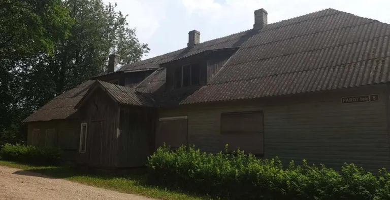 Pargi tee 5 tühjana seisev maja.