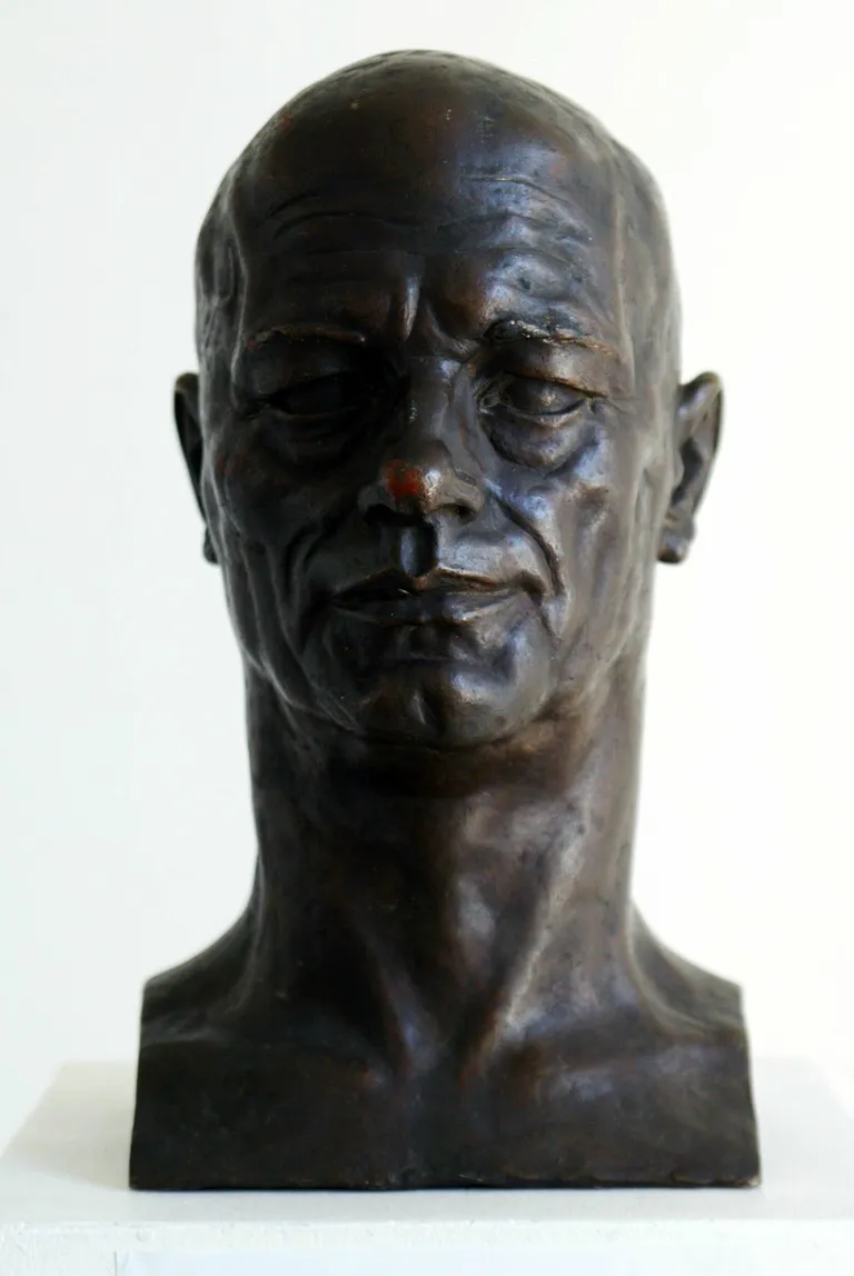 Ferdi Sannamees on modelleerinud aastal 1936 August Gailiti pronksportree, mis kuulub Tartu kunstimuuseumi kogusse.