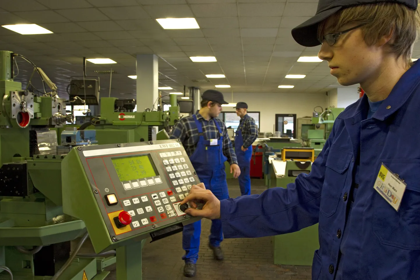 Töö automatiseerimisega muutub tihti töö inimese jaoks füüsiliselt kergemaks.
