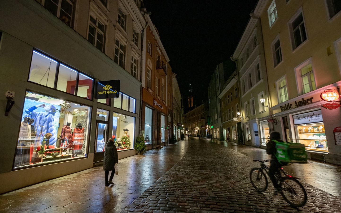 Tühi Viru tänav Tallinna vanalinnas 26. oktoobril 2020.