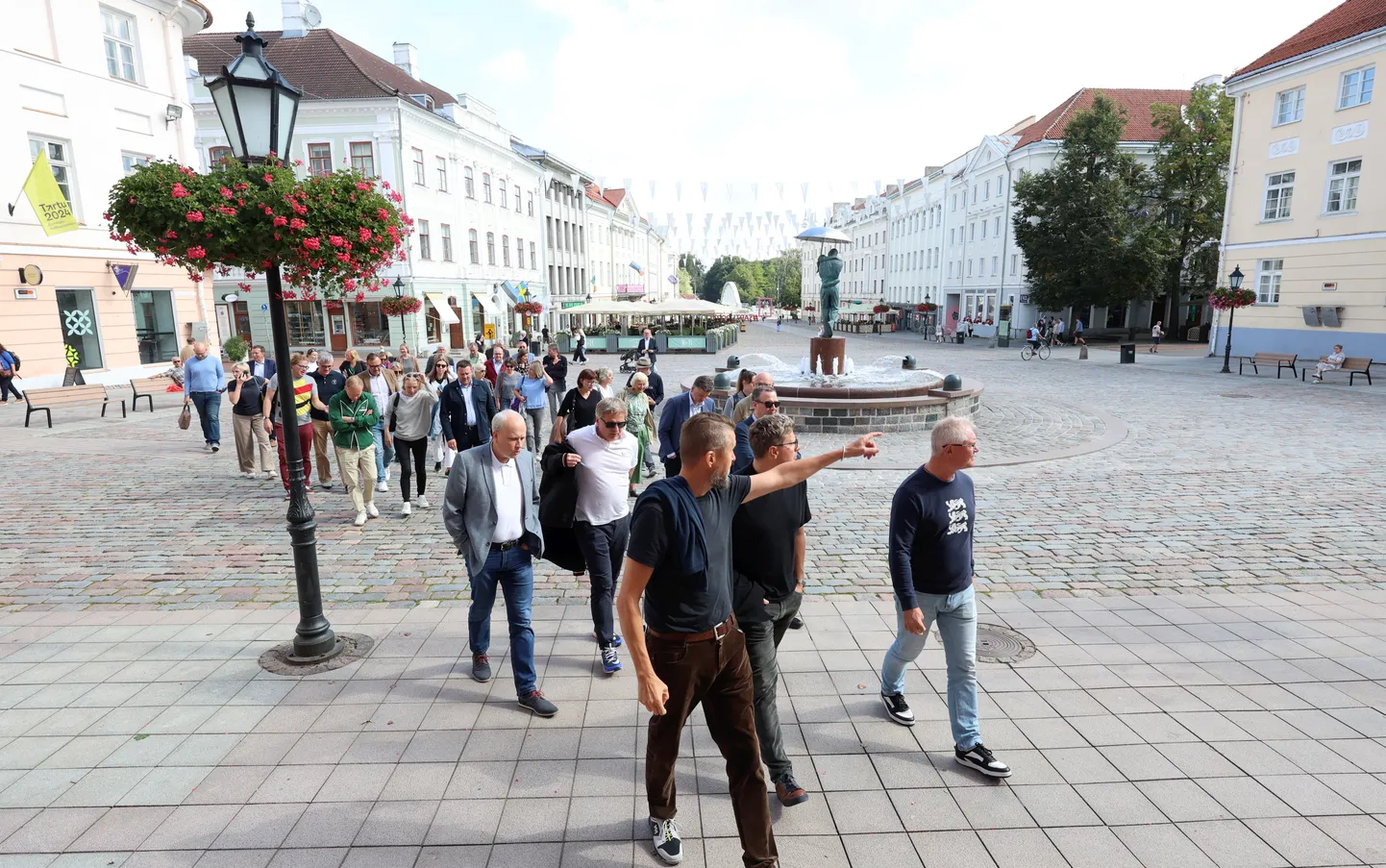 Eesti suursaadikud ja esindusjuhid kohtuvad kodumaal korra aastas ning tänavu tulid nad üheks päevaks ka Tartusse nõu pidama.