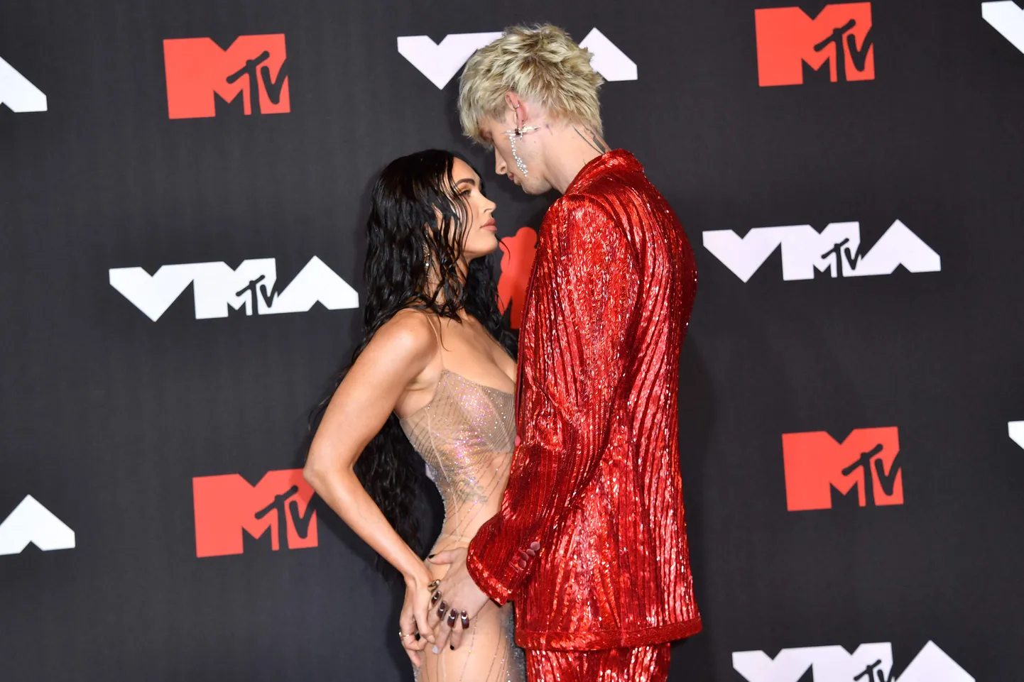 Megana Foksa un "Machine Gun Kelly"