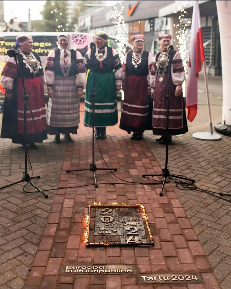 Tartu 2024 simboliskās atzīmes atklāšana pilsētas centrā.