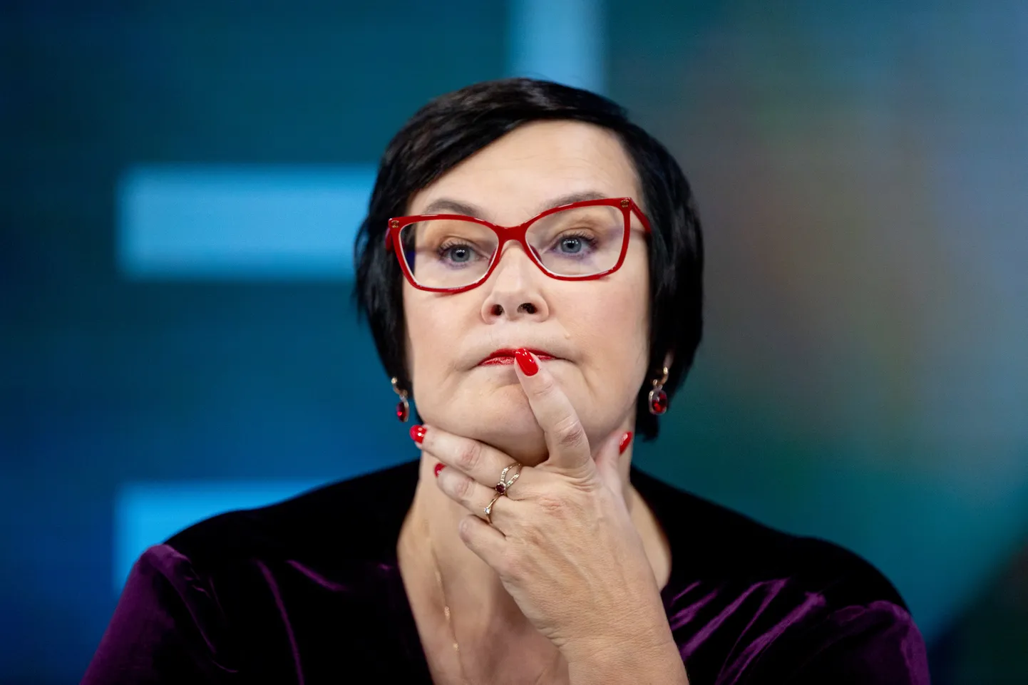Katri Raik loovutas Narva volikogu erakorralisel istungil toimunud hääletuse järel linnapea koha.