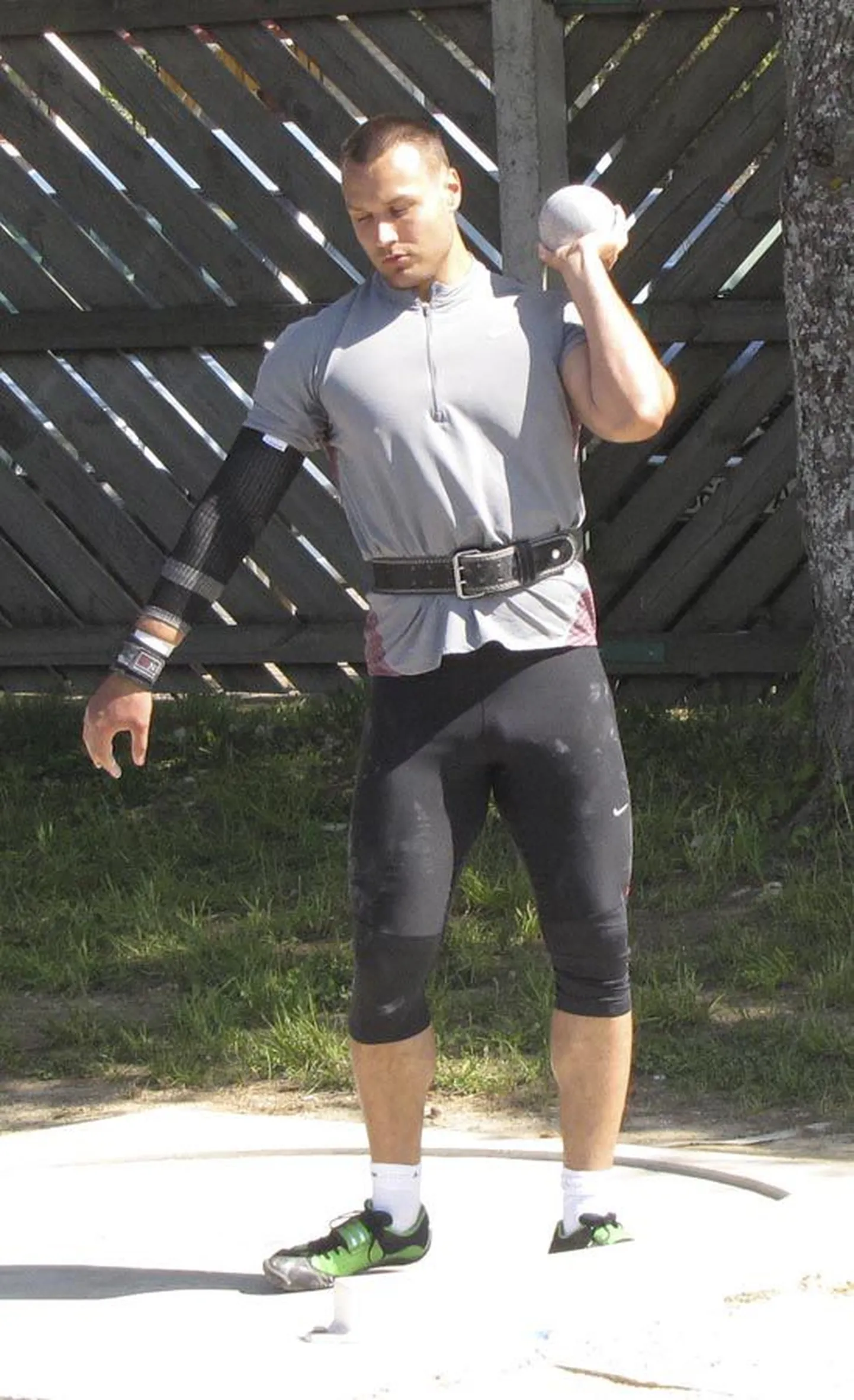 Viljandi sportlane Kristo Galeta püstitas laupäeval maakonna meeste kuulitõukerekordi. Pilt on tehtud tänavu peetud Sakala mängudel.