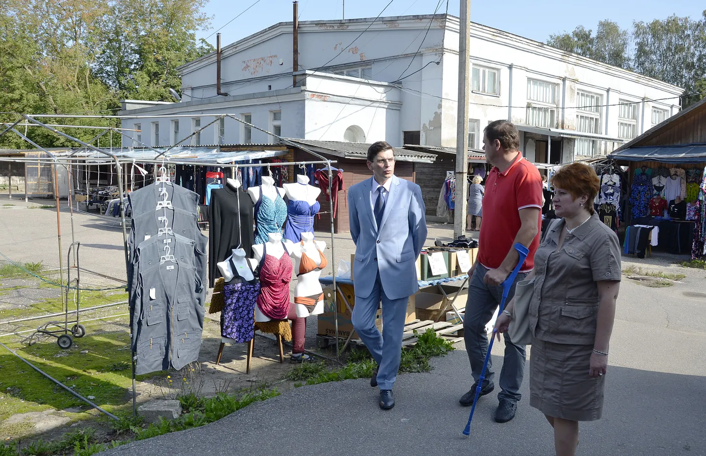 В минувшем сентябре Йыхвиское волостное управление совершило рейд на рынок Йыхви и потребовало навести порядок, но пока этого не произошло.