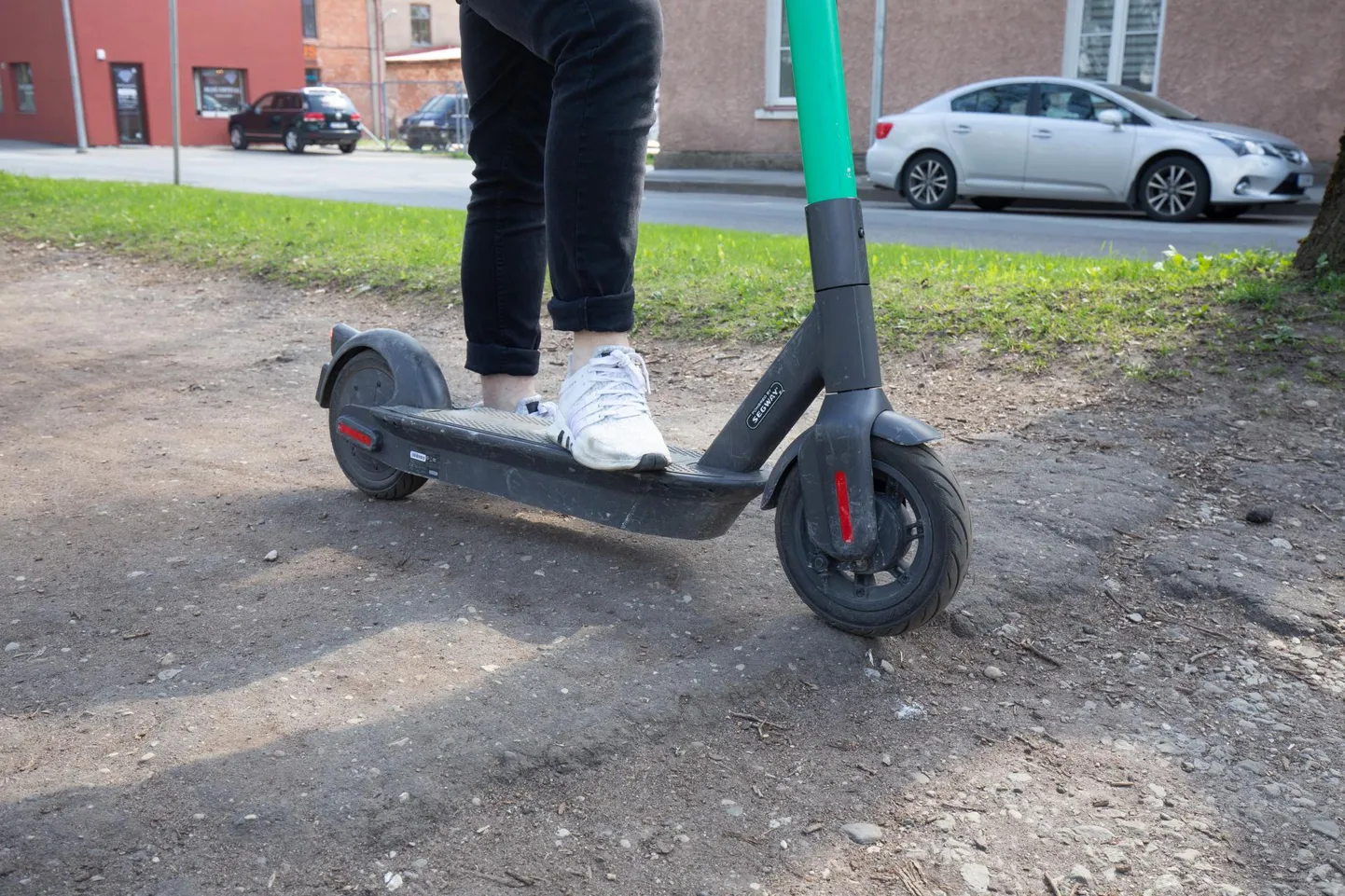 Elektritõukeratas.